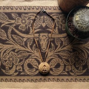 🌹Carved wood rose necklace 🌹